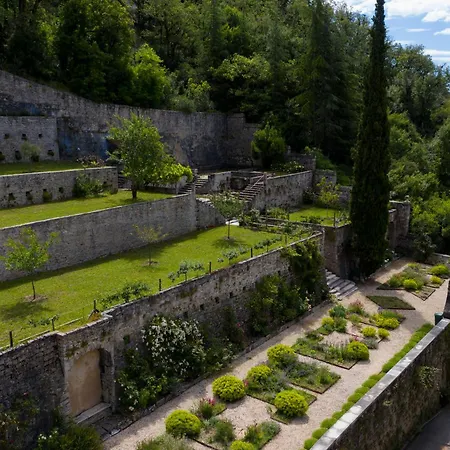Chateau De *